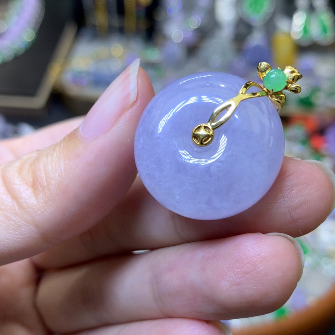 颈饰18K金镶嵌翡翠