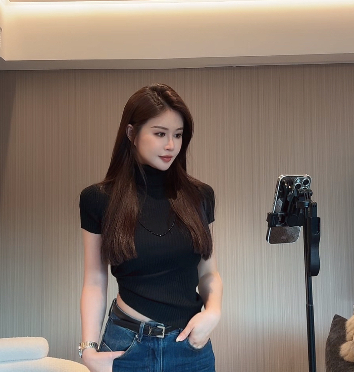 赵灵儿极简风针织立领短袖纯色毛针织衫显瘦洋气白色半高领