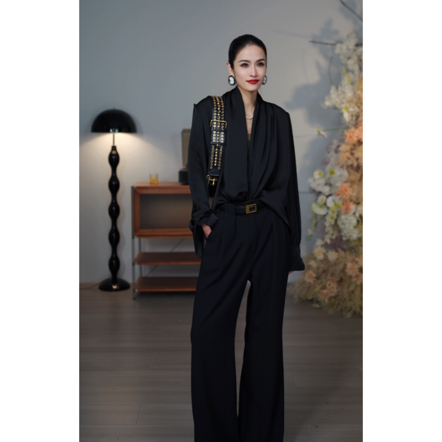 CHENG.程3店【潇洒精英】轻奢时尚长袖衬衫深V领设计感衬衣小众女