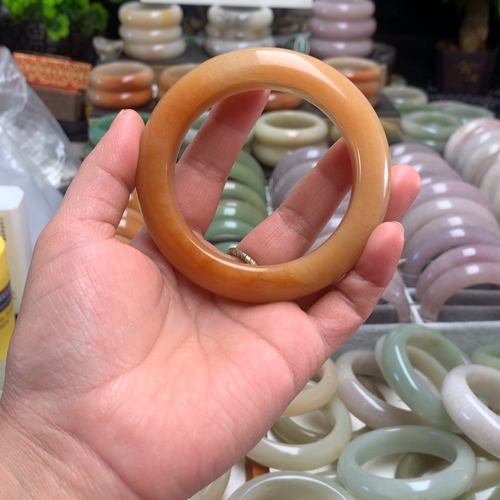 石英质玉（佘太翠）未镶嵌手镯60