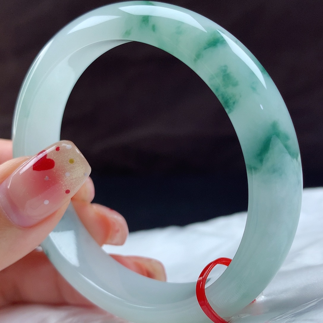 翡翠手镯未镶嵌96747，