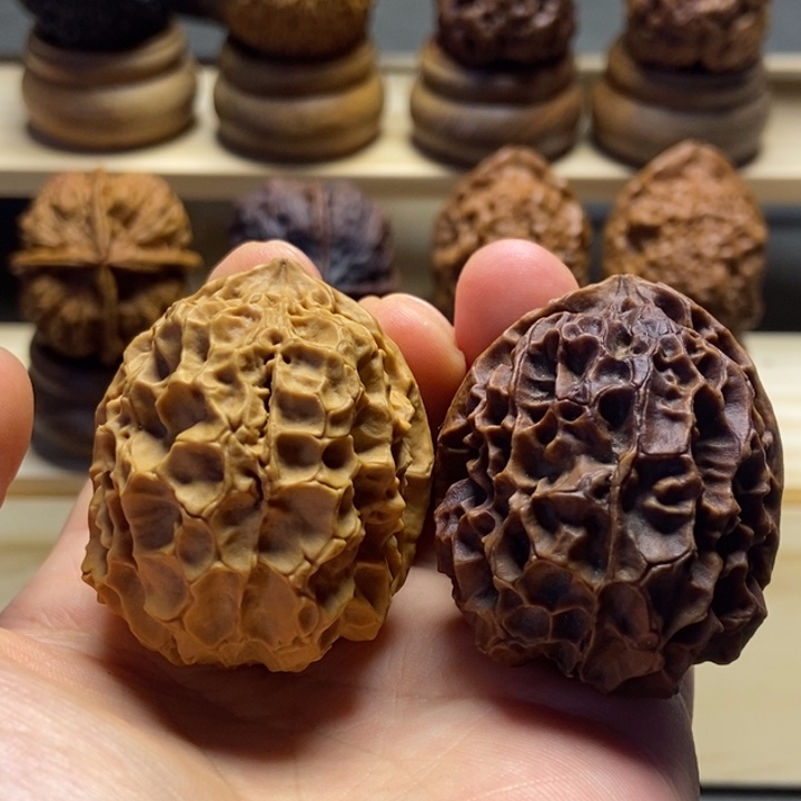 文玩核桃吊坠凤凰牡丹45