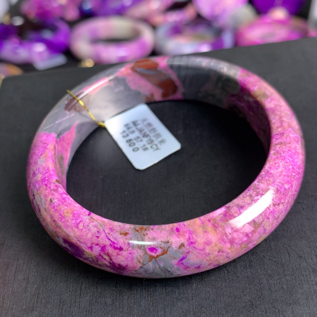 苏纪石（舒俱来）樱花粉手镯57圈口未镶嵌