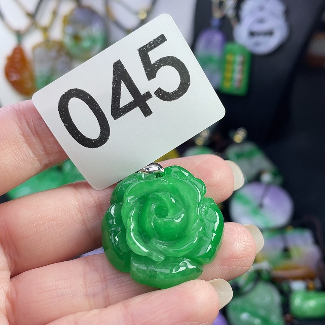 翡翠未镶嵌吊坠(赠链)