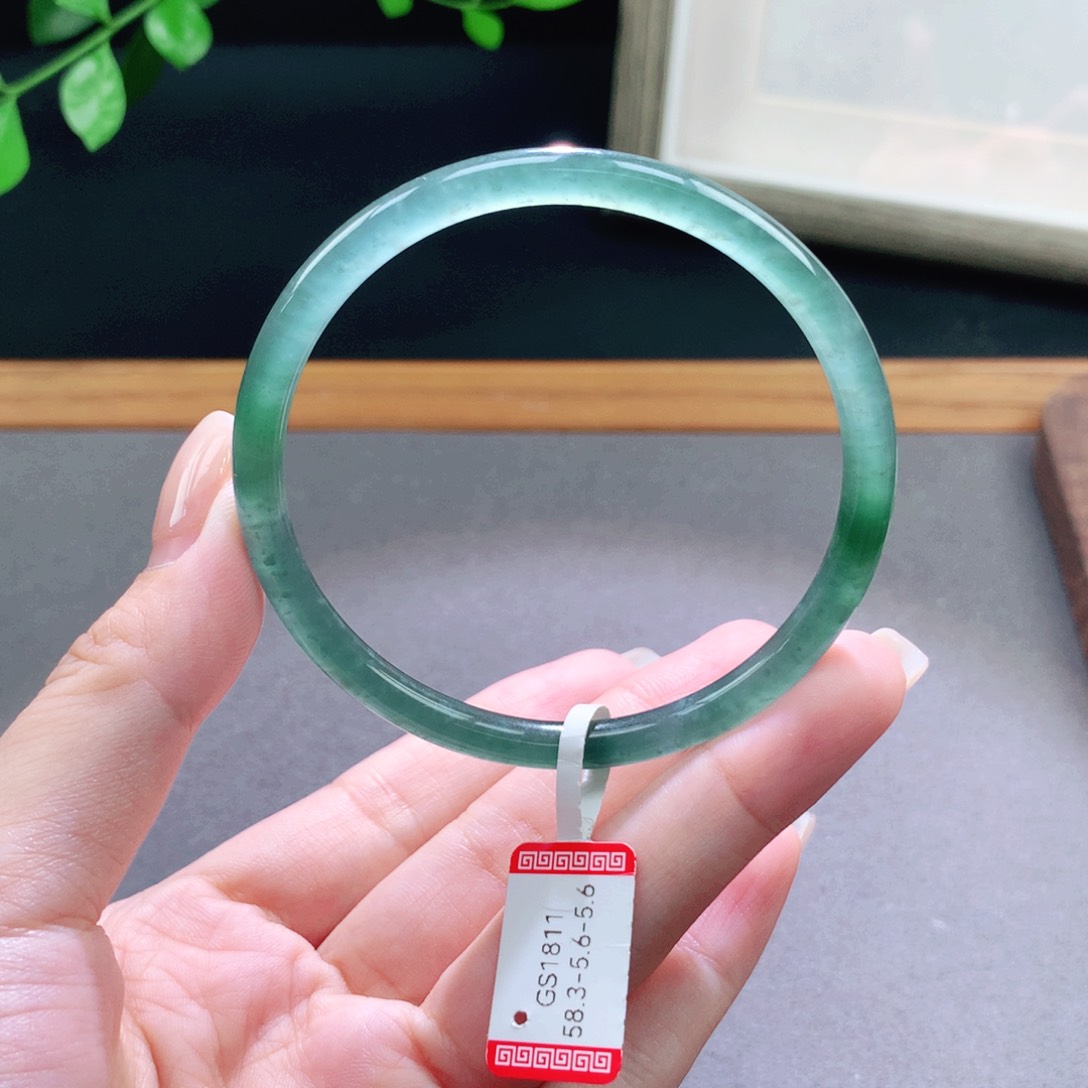 翡翠手镯未镶嵌天然翡翠