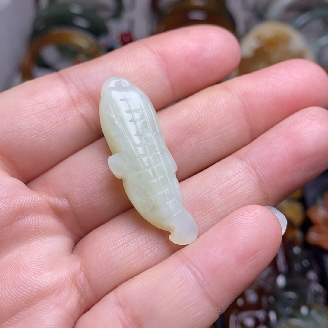 蛇纹石玉挂件未镶嵌