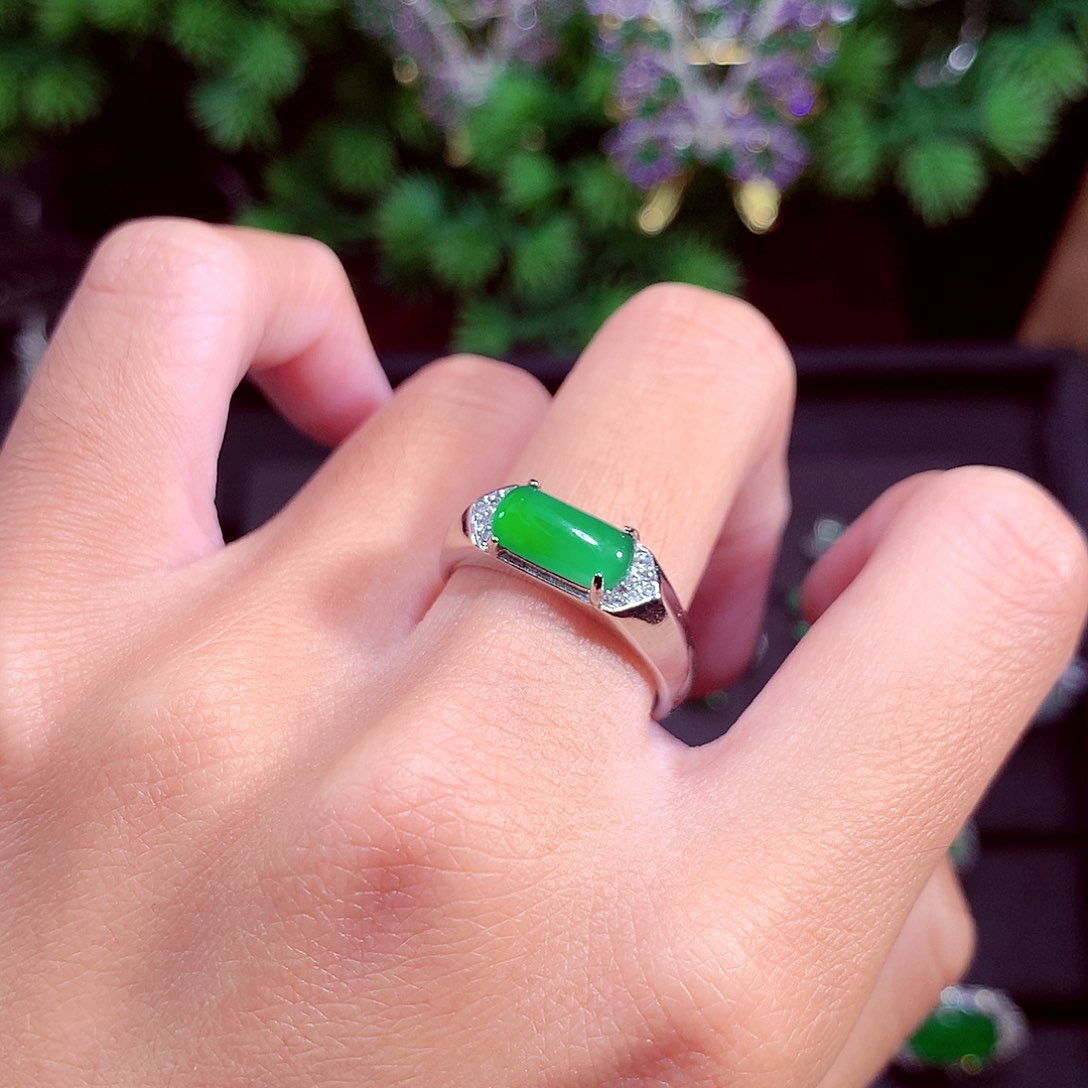 颈饰未镶嵌翡翠天然