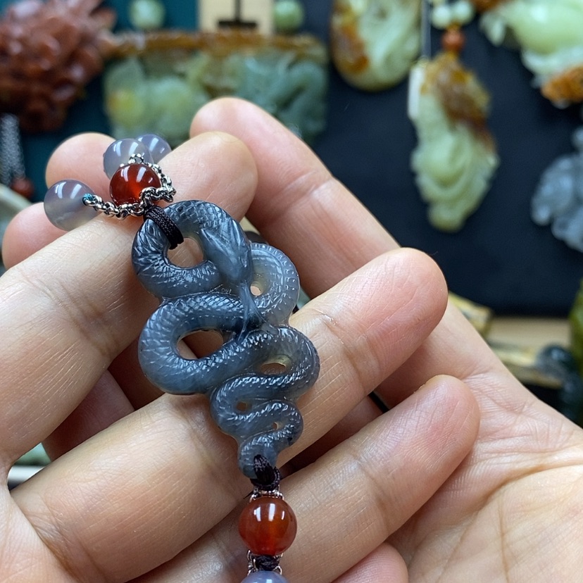 【闪购商品】蛇纹石玉手牌未镶嵌