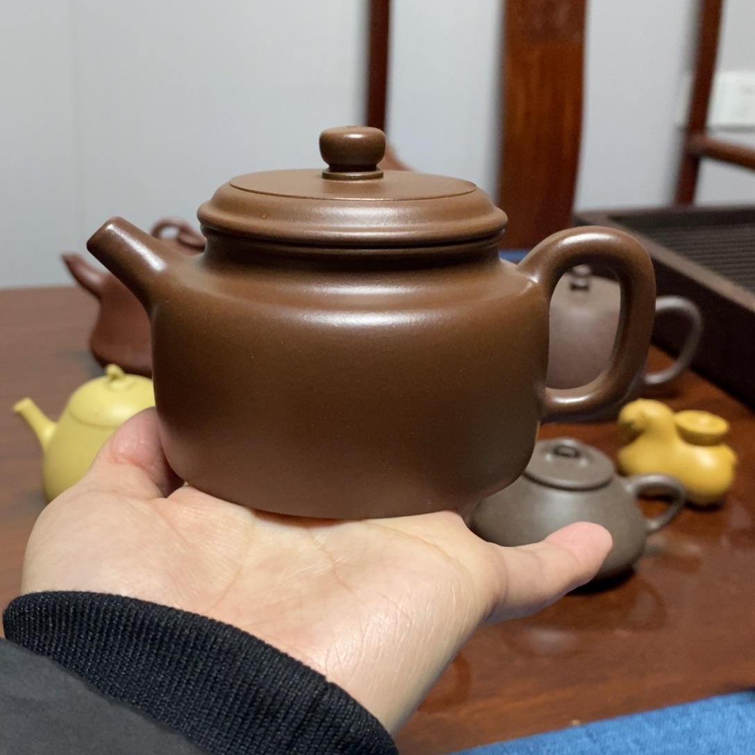 紫砂茶壶200cc.          