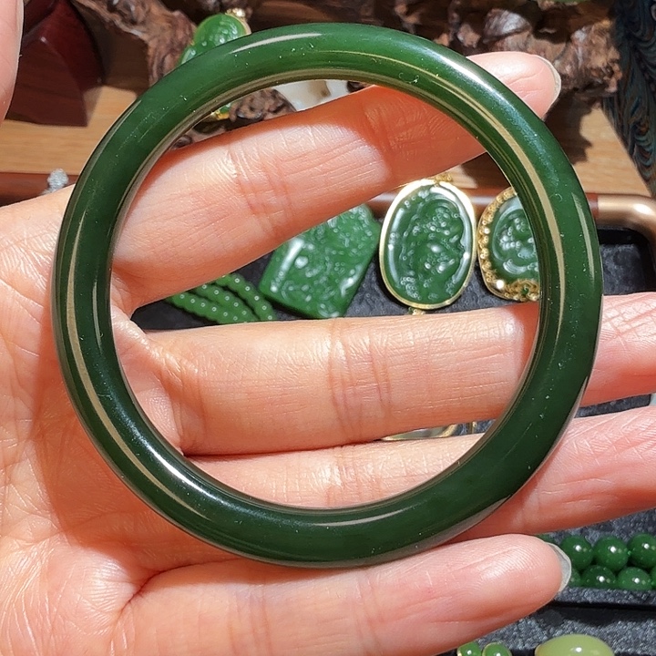 和田玉（碧玉）未镶嵌手镯俄碧 菠菜绿
