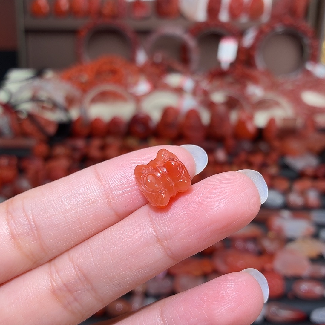 南红玛瑙未镶嵌颈饰并蒂莲桶珠11*10