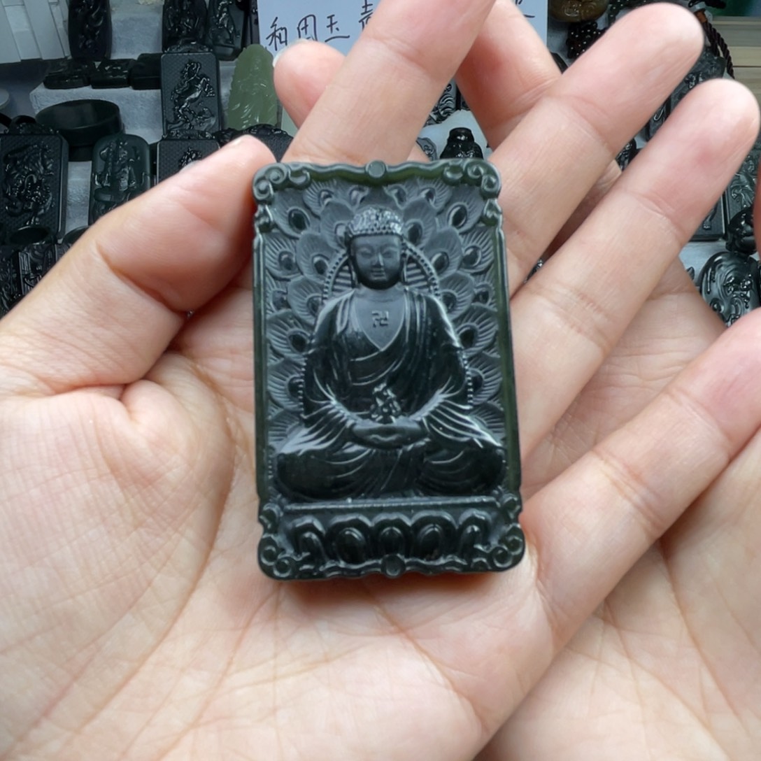 颈饰未镶嵌和田玉璃*