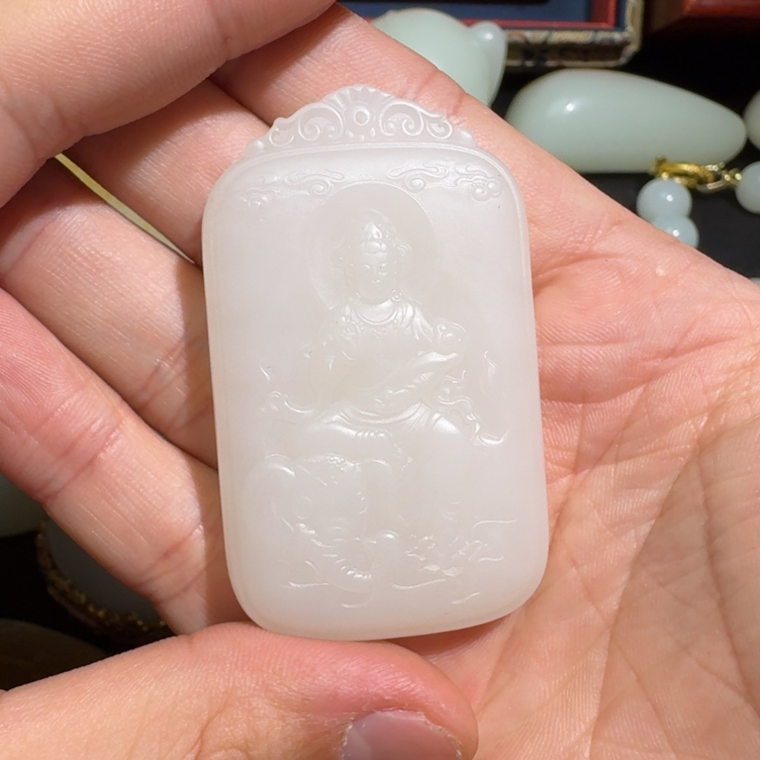 和田玉颈饰未镶嵌岩*杰