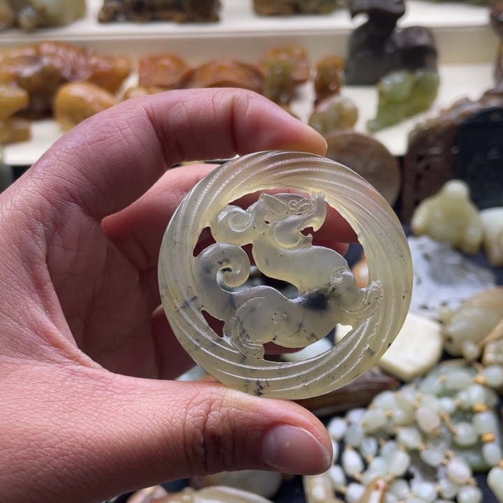 蛇纹石玉颈饰未镶嵌