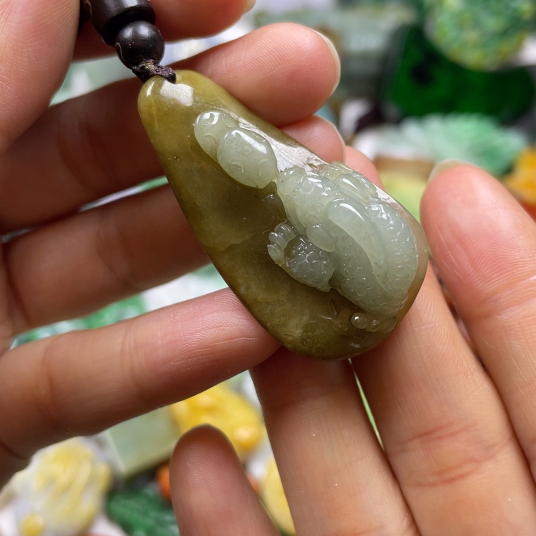 翡翠颈饰未镶嵌牌子