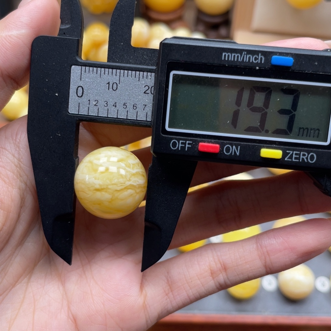 “***l未镶嵌琥珀珠宝奇石