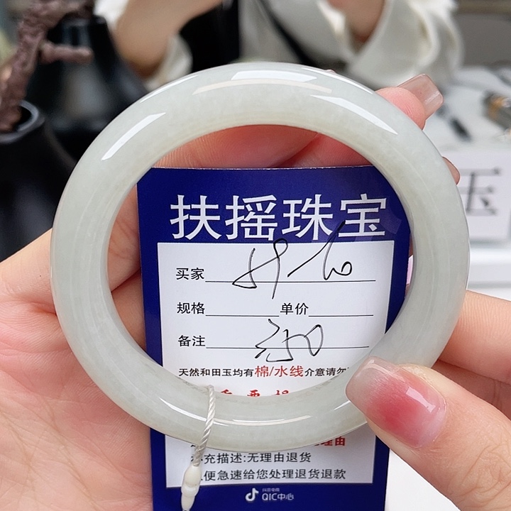 和田玉手镯未镶嵌