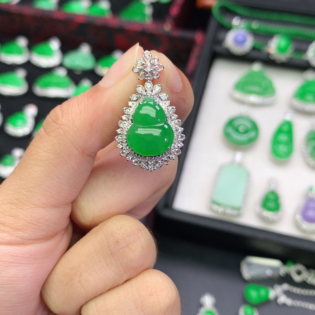 k***6翡翠18K金镶嵌吊坠(不含链)