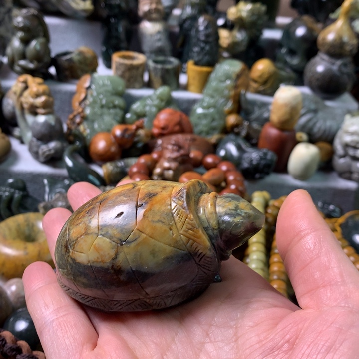 未镶嵌岫岩河磨玉（透闪石质玉）把件