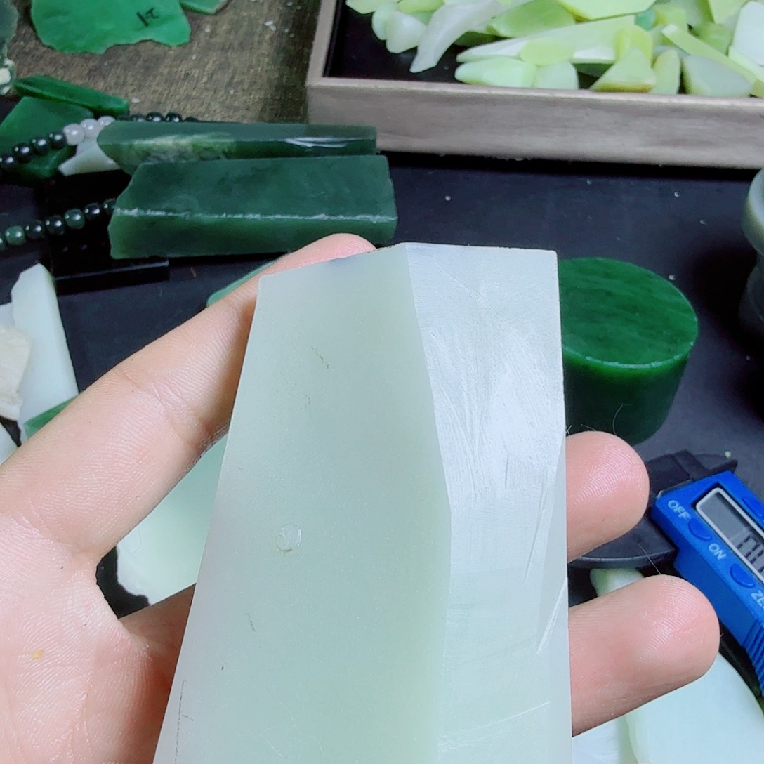 夏***务和田玉（糖玉）未镶嵌挂件