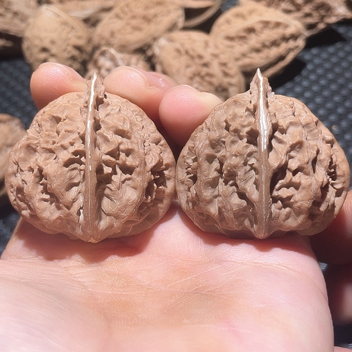 文玩核桃把件66。m m m m