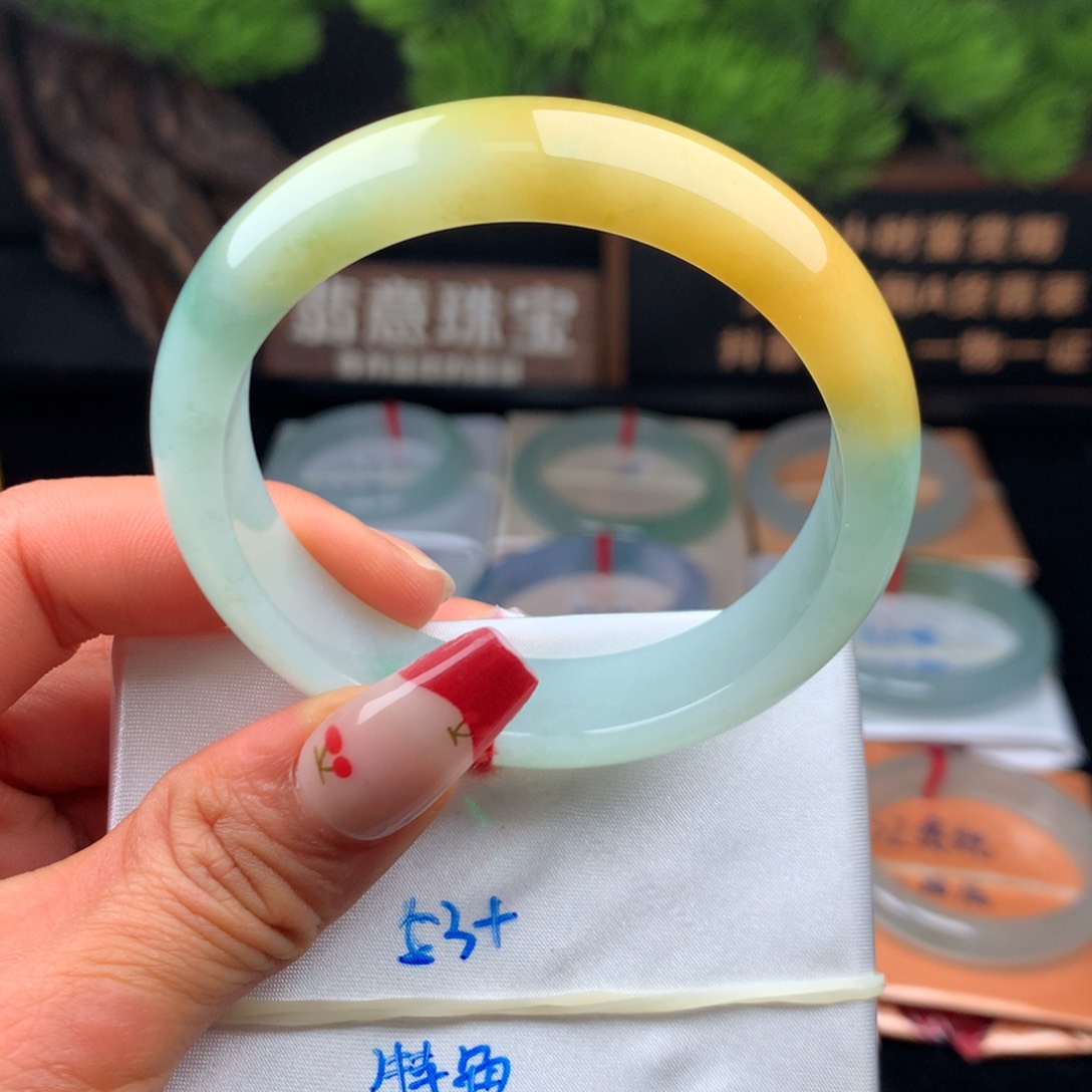 翡翠手镯未镶嵌手镯