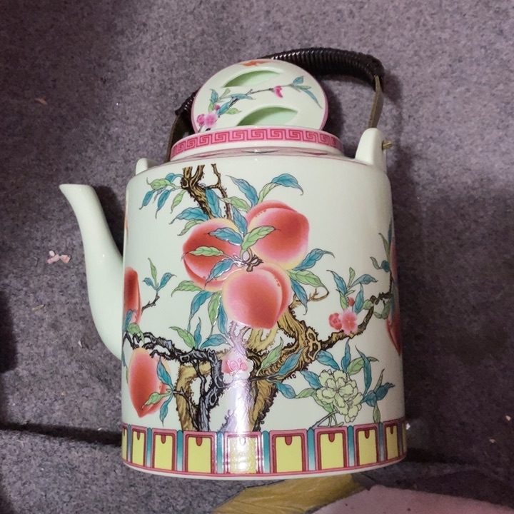 盖碗陶瓷绿稀土寿桃提梁壶