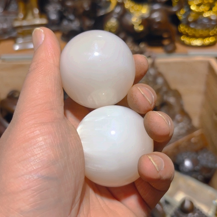 翡翠挂件未镶嵌铜的。全清了。一件不留！不磨叽