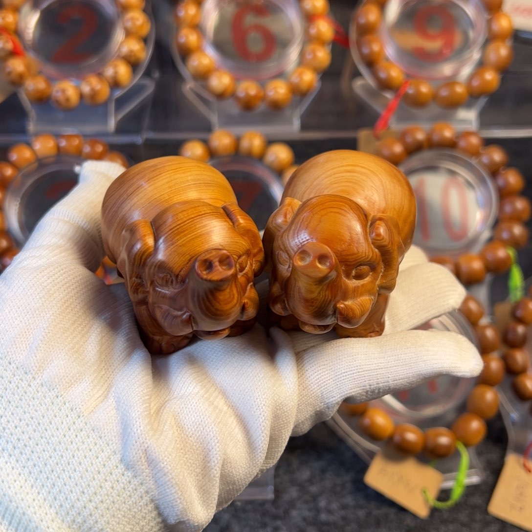 柏木用****6太行崖柏把件