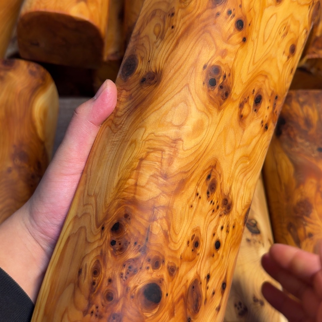 ****子鹅绒竹炭崖柏黑油颈椎枕。典藏级花纹