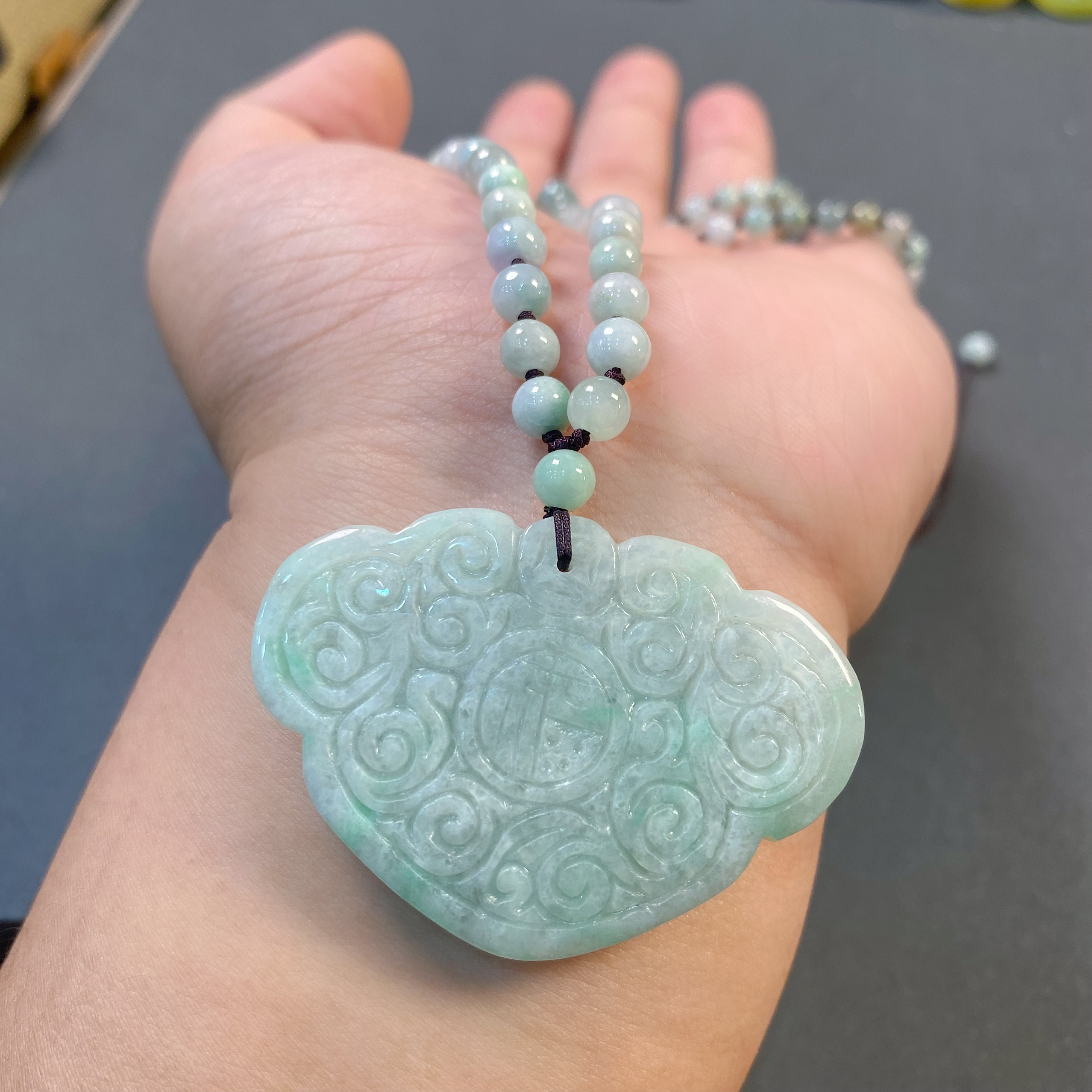 浅绿色时尚百搭平安扣吊坠项链