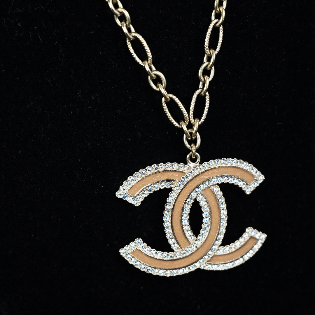 Chanel珐琅logo带钻吊坠双C项链