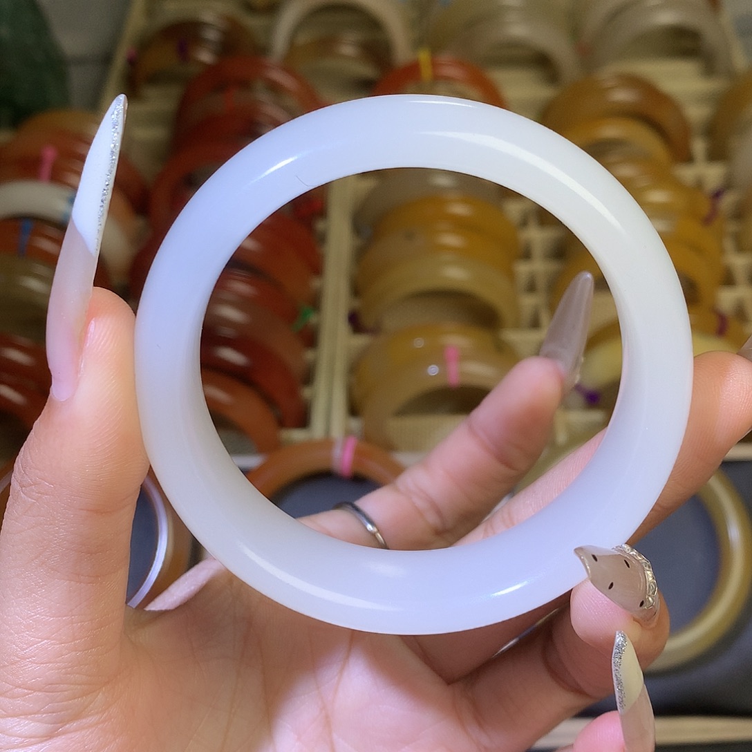 石英质玉未镶嵌手镯