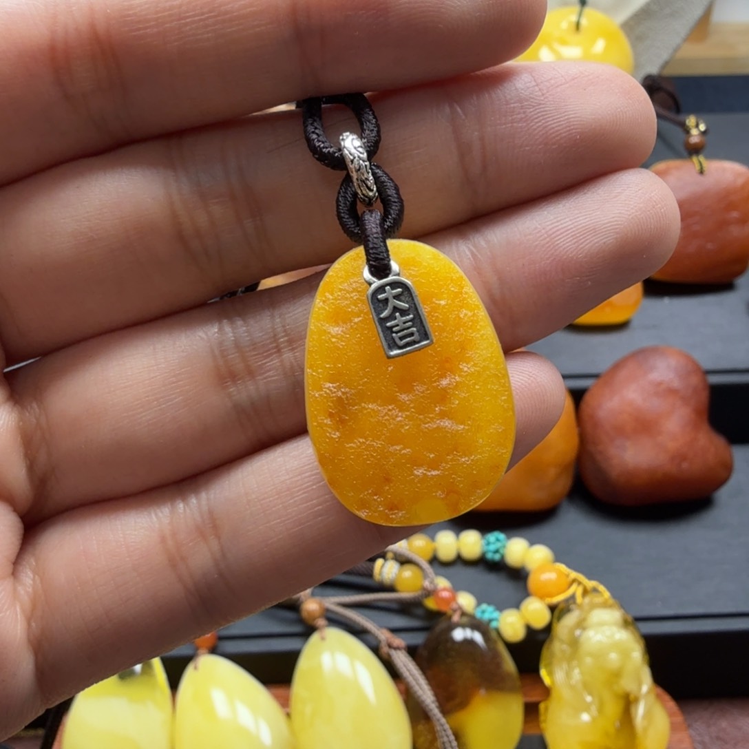 琥珀吊坠(赠链)未镶嵌