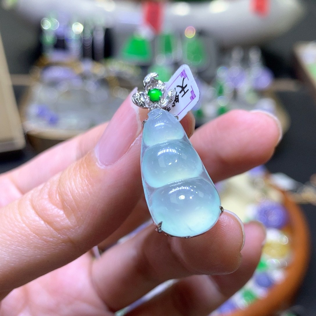 【闪购商品】翡翠颈饰18K金镶嵌翡翠吊坠项链