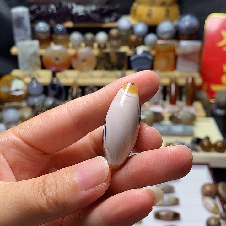 玛瑙/玉髓颈饰未镶嵌瓷白