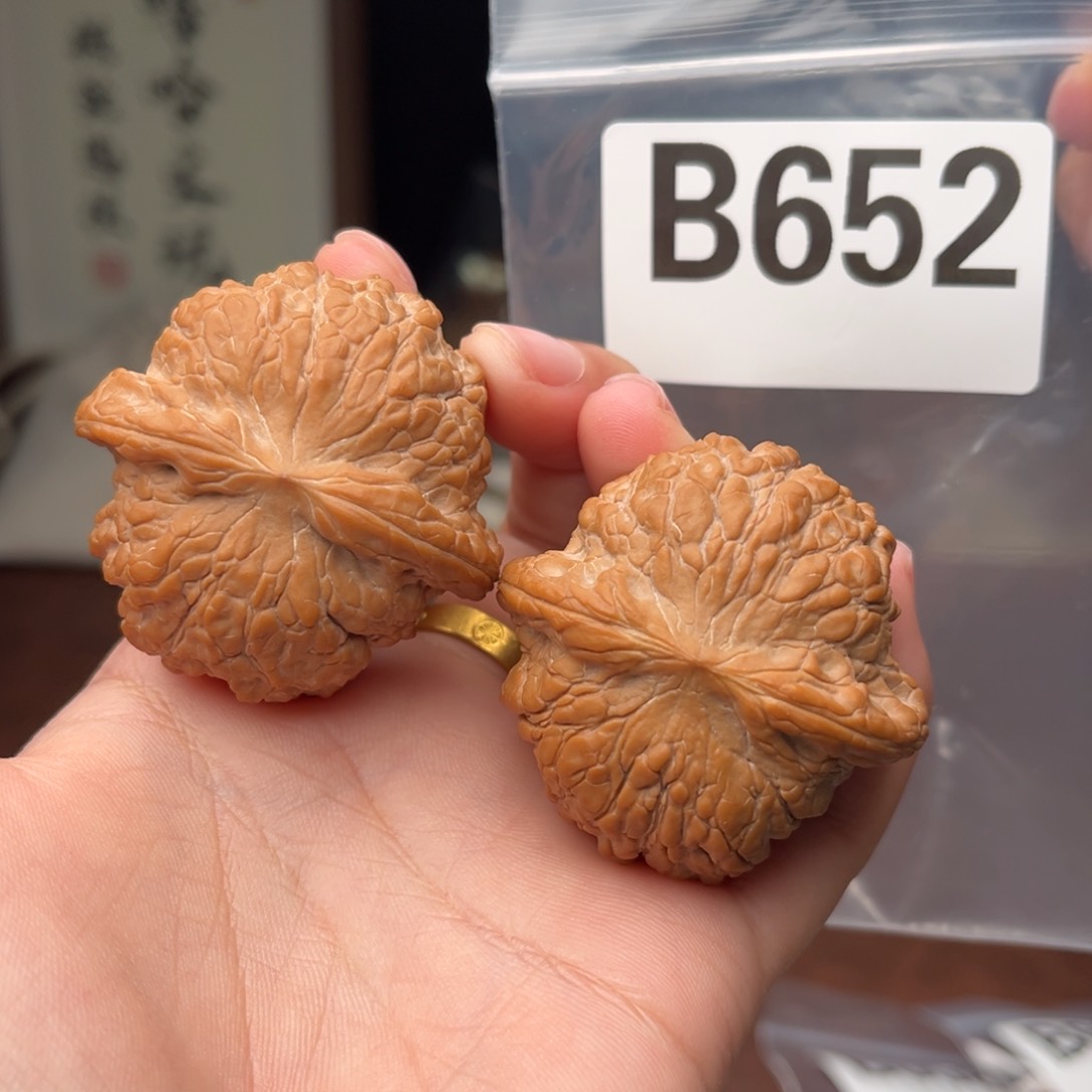 文玩核桃吊坠血麒麟44+全品