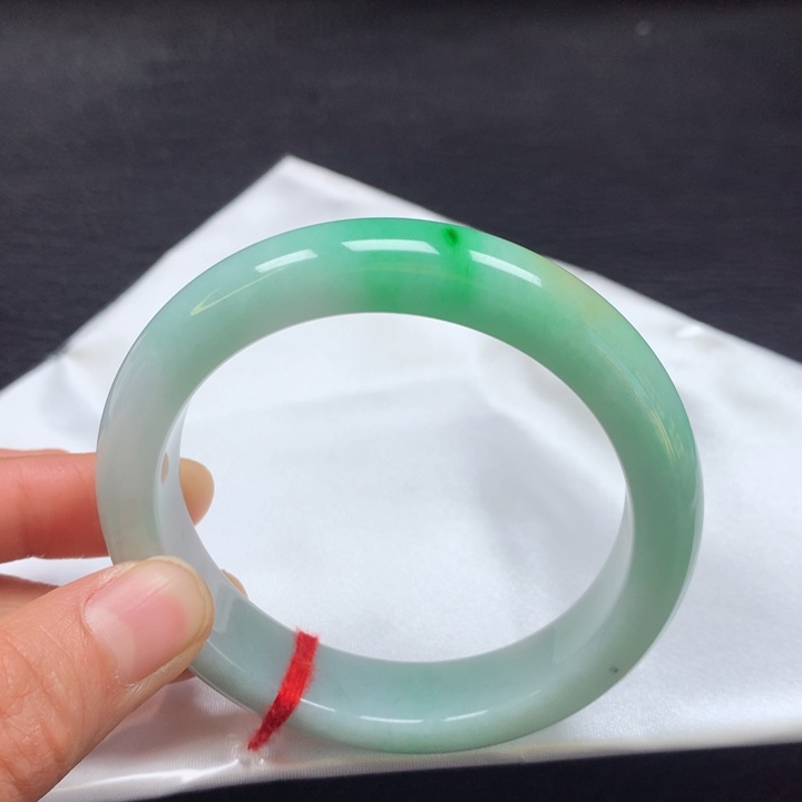 翡翠手镯未镶嵌57圈