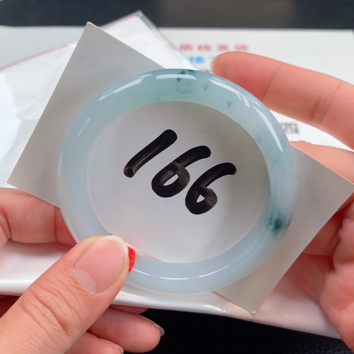 翡翠手镯未镶嵌正