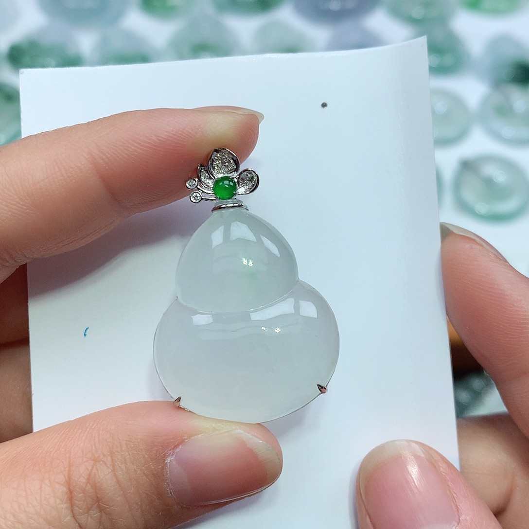 翡翠颈饰18K金镶嵌葫芦