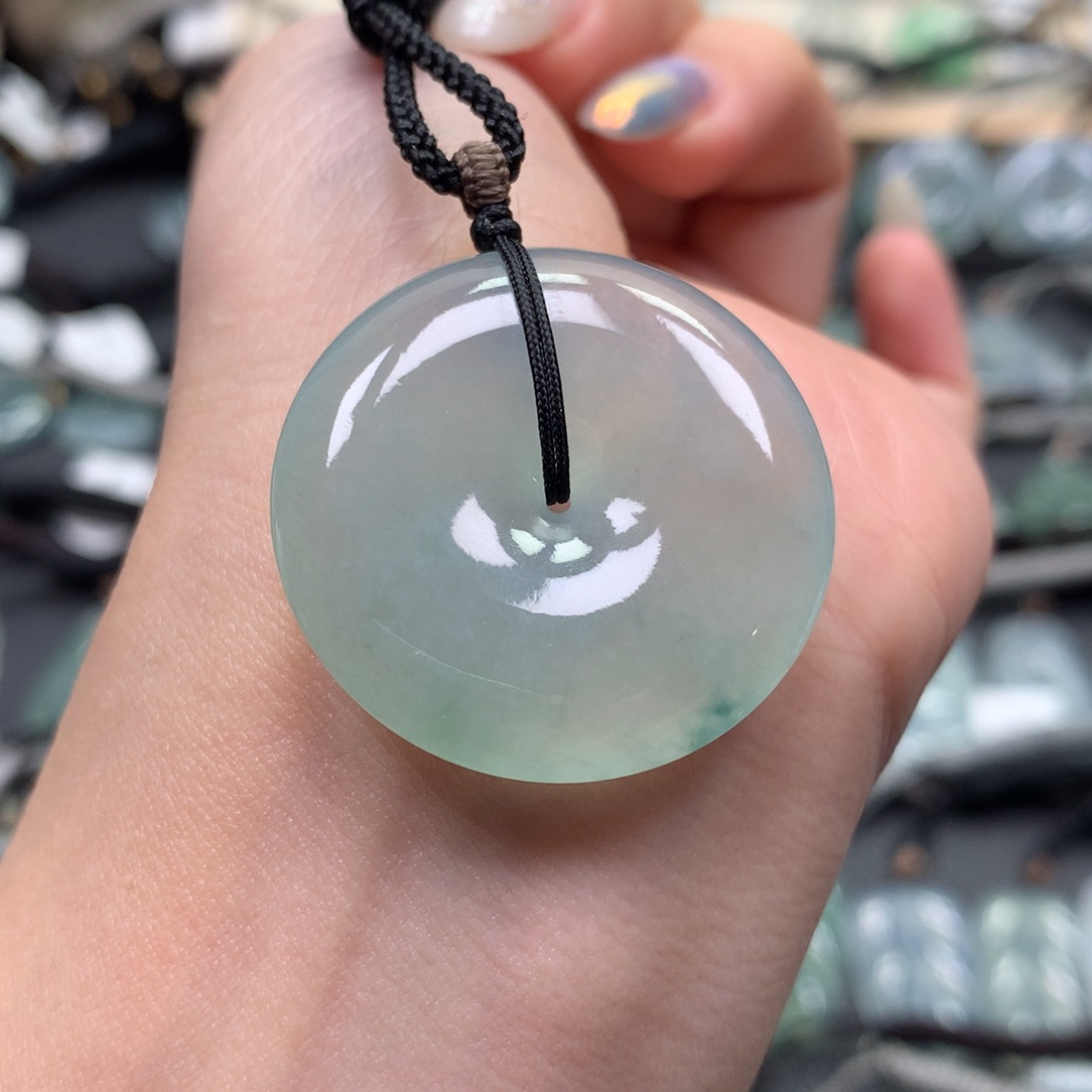 翡翠颈饰未镶嵌扣子