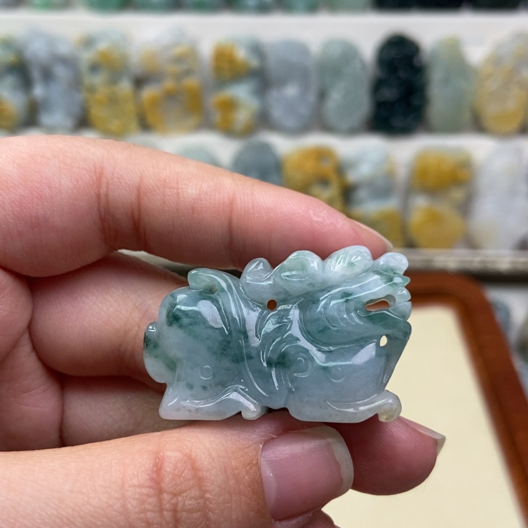 翡翠吊坠(赠链)未镶嵌