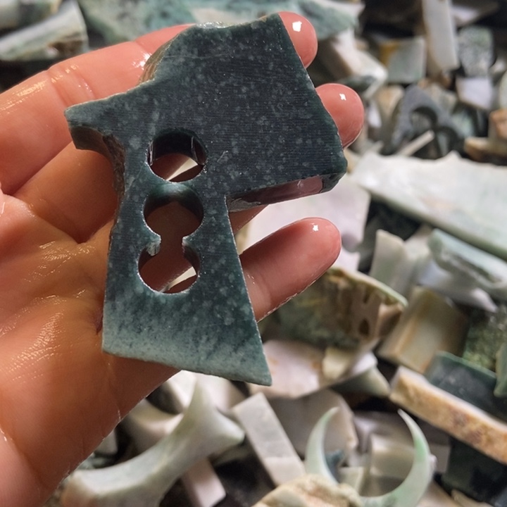 翡翠颈饰未镶嵌天然翡翠