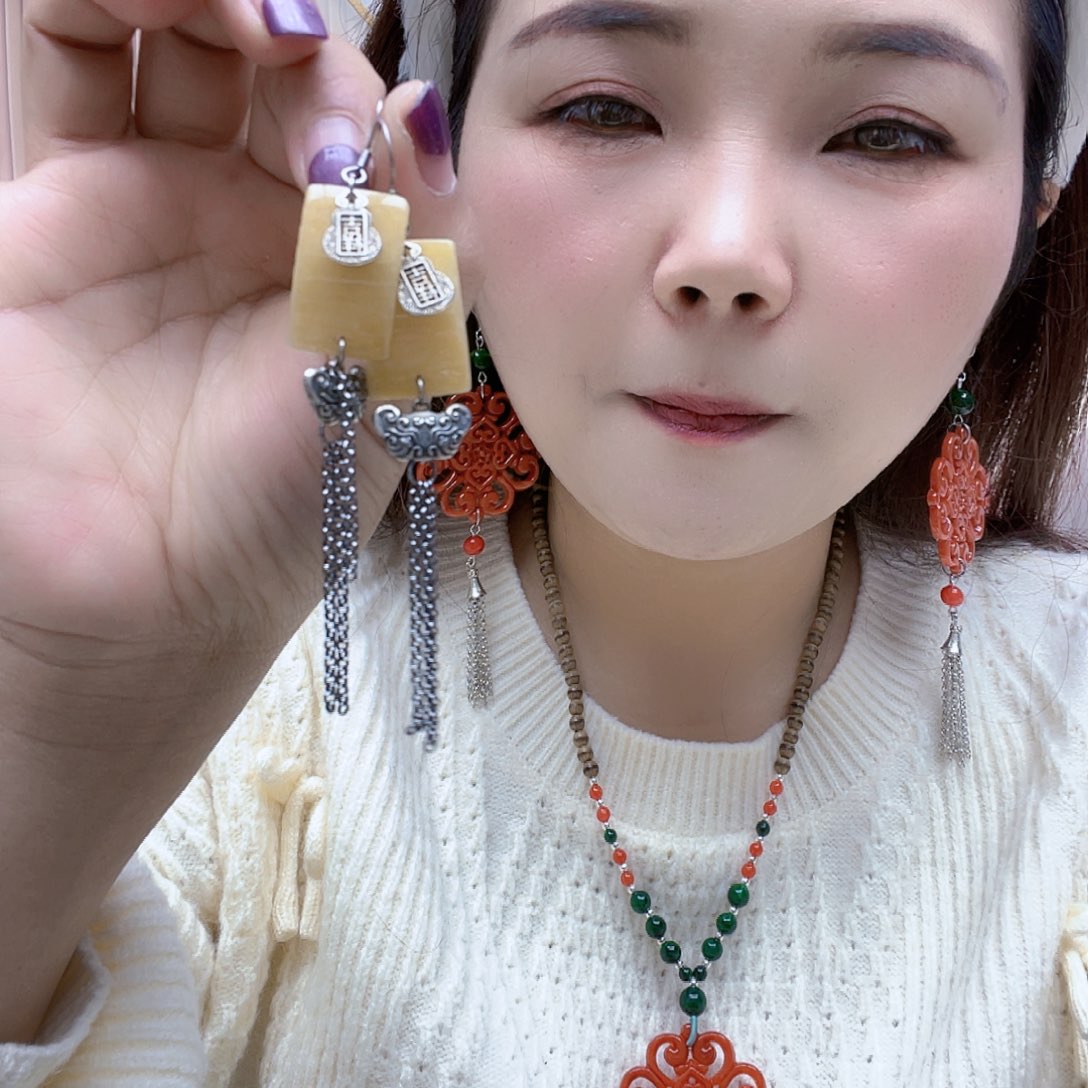 翡翠未镶嵌颈饰耳环