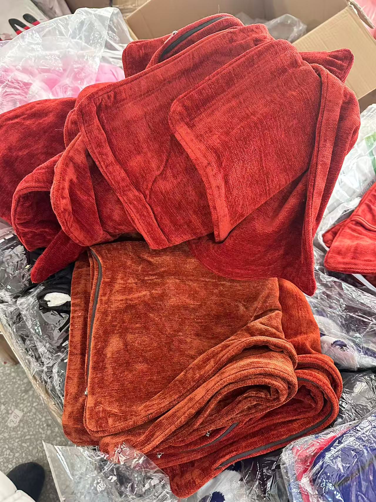 《兵哥外贸》3楼55×55红色系纯色雪尼尔抱枕套 发一对