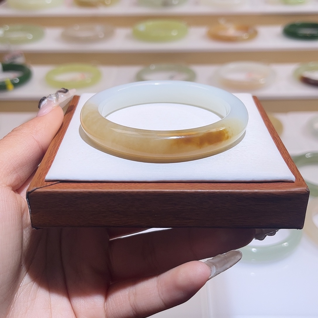 和田玉未镶嵌手镯糖白