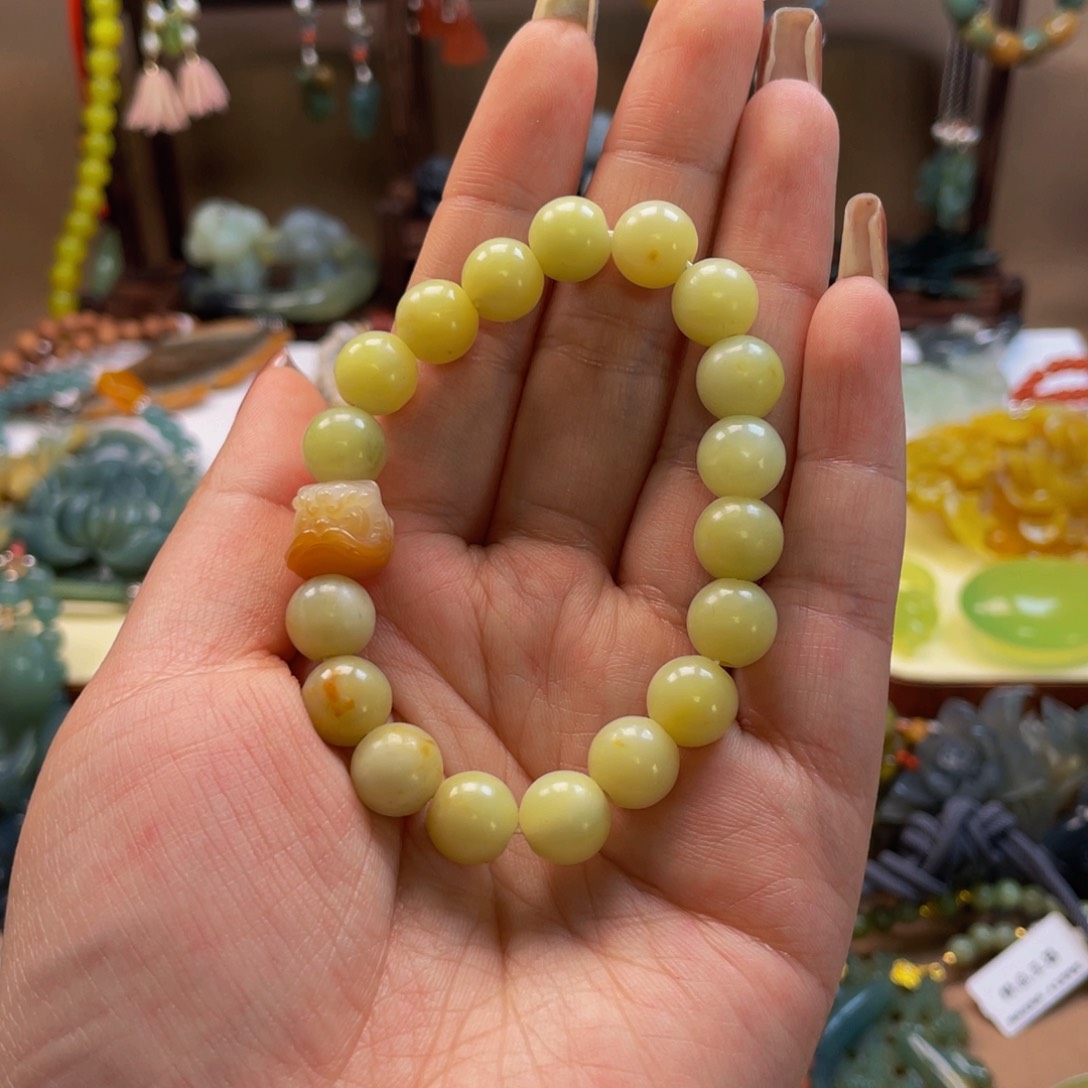 蛇纹石玉颈饰未镶嵌