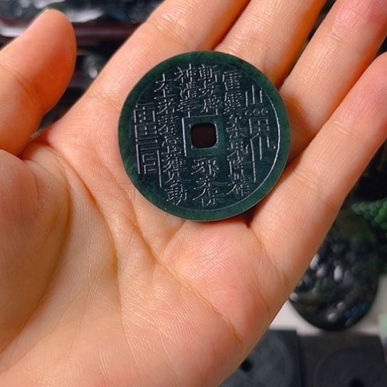 九***L蛇纹石玉未镶嵌颈饰