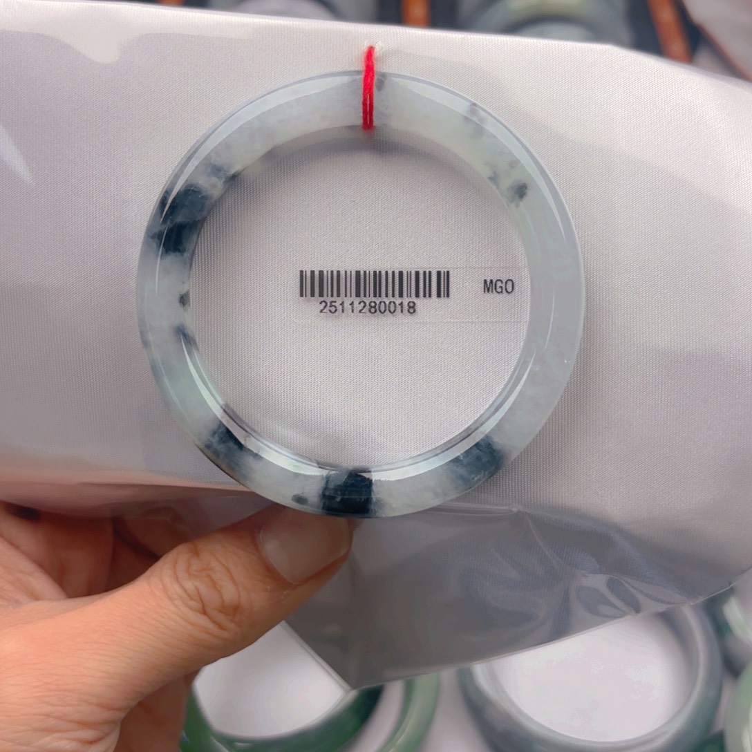 翡翠未镶嵌手镯555657. 122