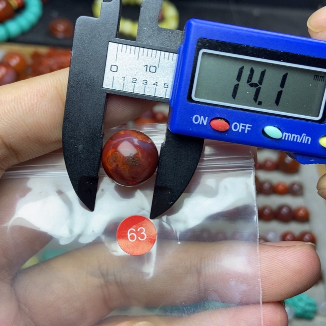 南红玛瑙未镶嵌有瑕疵